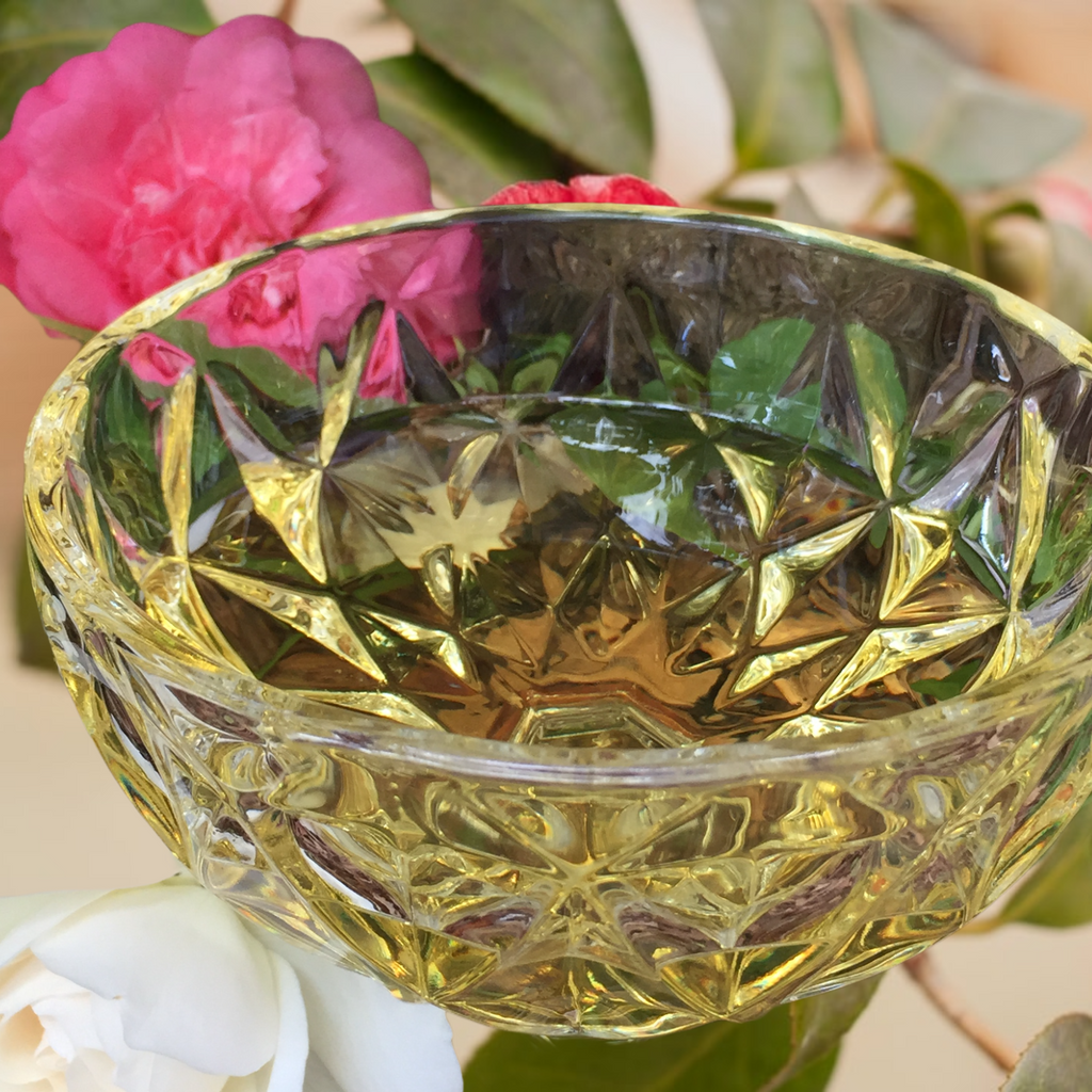  It also has amazing benefits in hair care - for dry hair, Camellia Tea Oil is your best friend. It reduces hair breakage and spilt ends. Camellia Tea Oil intensely penetrates into your scalp and cleans your hair follicles, removing impurities. This increases hair cell division and hair cell activity. This will help to make your hair grow stronger and healthier. It is also used as a natural remedy to reverse the greying process by increasing melanin production. 
